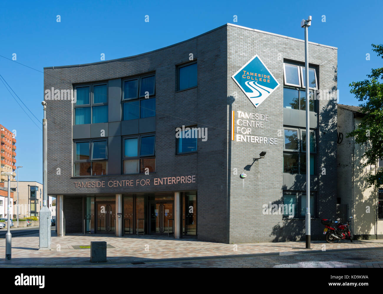 Tameside Centre for Enterprise edificio (Tameside College), Stamford Street, Ashton Under Lyne, Tameside, Manchester, Inghilterra, Regno Unito Foto Stock