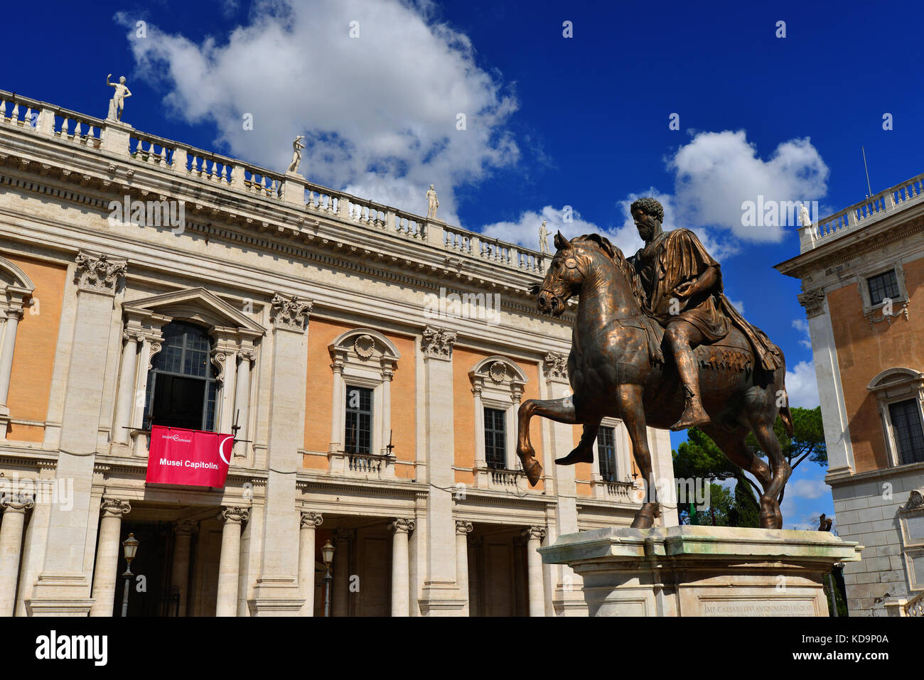 Musei Capitolini nel centro di Roma, il più antico museo pubblico in tutto il mondo, con la statua equestre di imperatore romano Marco Aurelio Foto Stock
