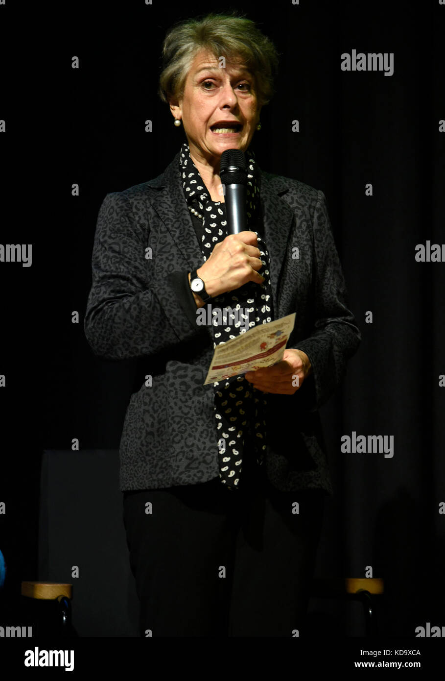Milano, Italia. Xii oct, 2017. Milano, anteprima filmato "nessuno può volare' - nella foto: simonetta agnello hornby credit: indipendente Agenzia fotografica/alamy live news Foto Stock