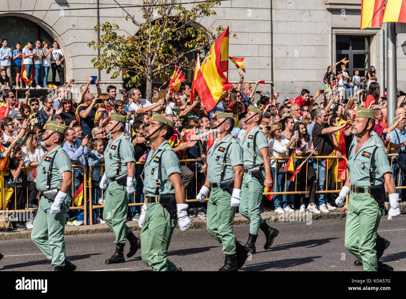 Madrid, Spagna - 12 Ottobre 2017: Legionarios marciando nella nazionale spagnola esercito giorno Parade. Parecchie truppe prendere parte alla parata militare per la Spagna della Giornata Nazionale. Il re Felipe VI, Regina Letizia e il Primo Ministro spagnolo Mariano Rajoy ha presieduto la parata. Juan Jimenez/Alamy Live News Foto Stock