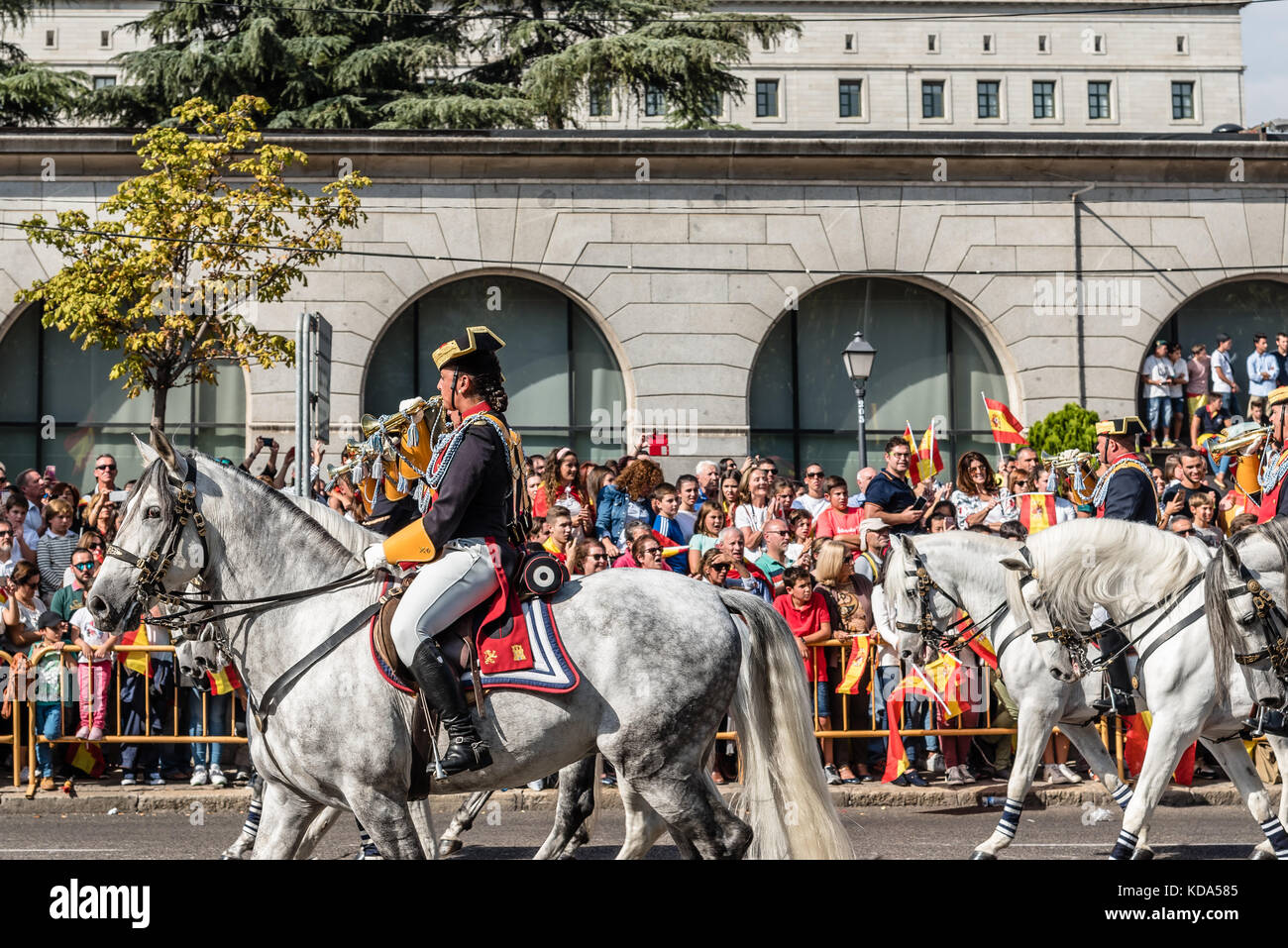 Madrid, Spagna - 12 Ottobre 2017: Guardia Civil calvario marciando nella nazionale spagnola esercito giorno Parade. Parecchie truppe prendere parte alla parata militare per la Spagna della Giornata Nazionale. Il re Felipe VI, Regina Letizia e il Primo Ministro spagnolo Mariano Rajoy ha presieduto la parata. Juan Jimenez/Alamy Live News Foto Stock