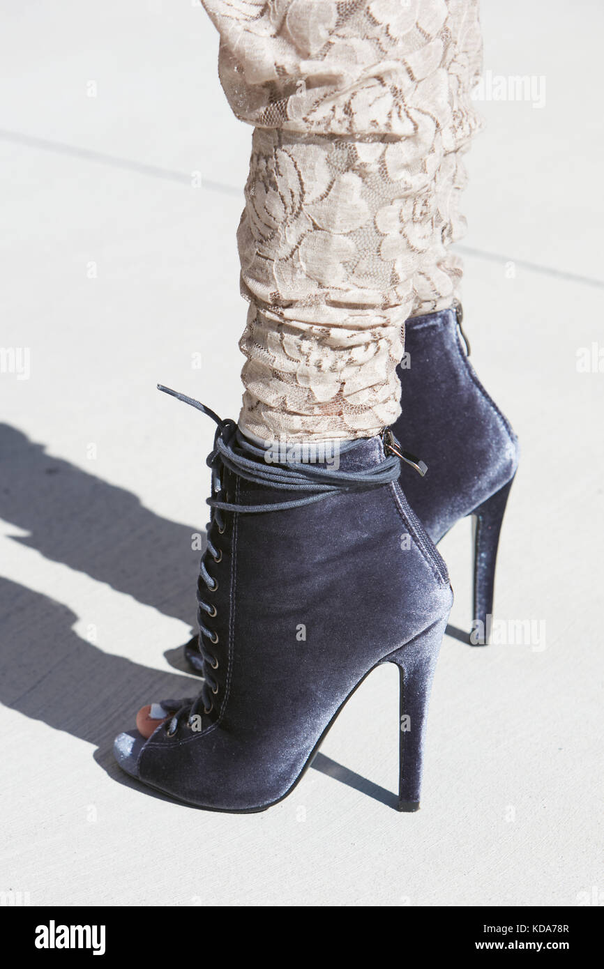 Scarpe di deals pizzo con tacco