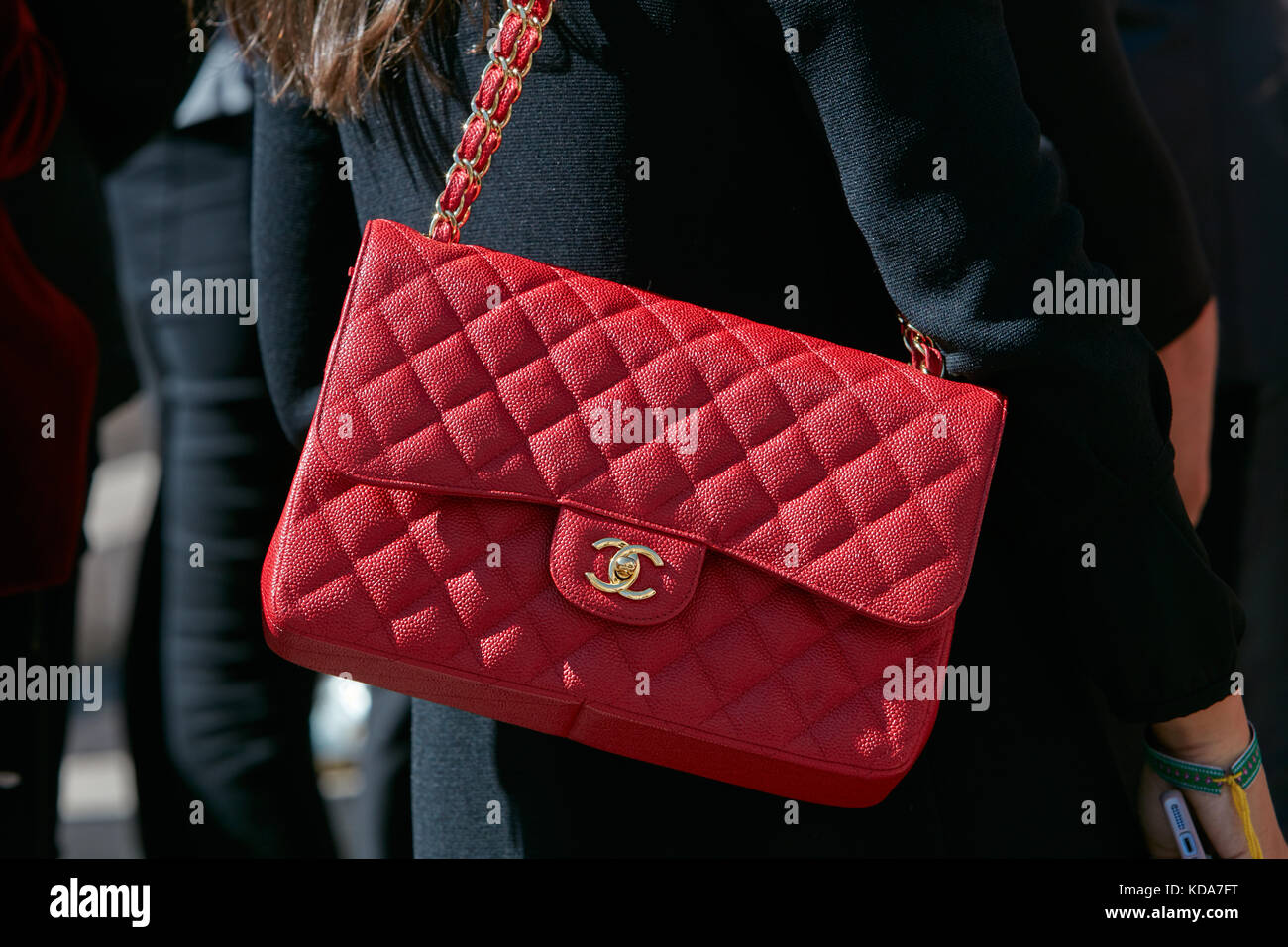 Borsa rossa chanel immagini e fotografie stock ad alta risoluzione - Alamy