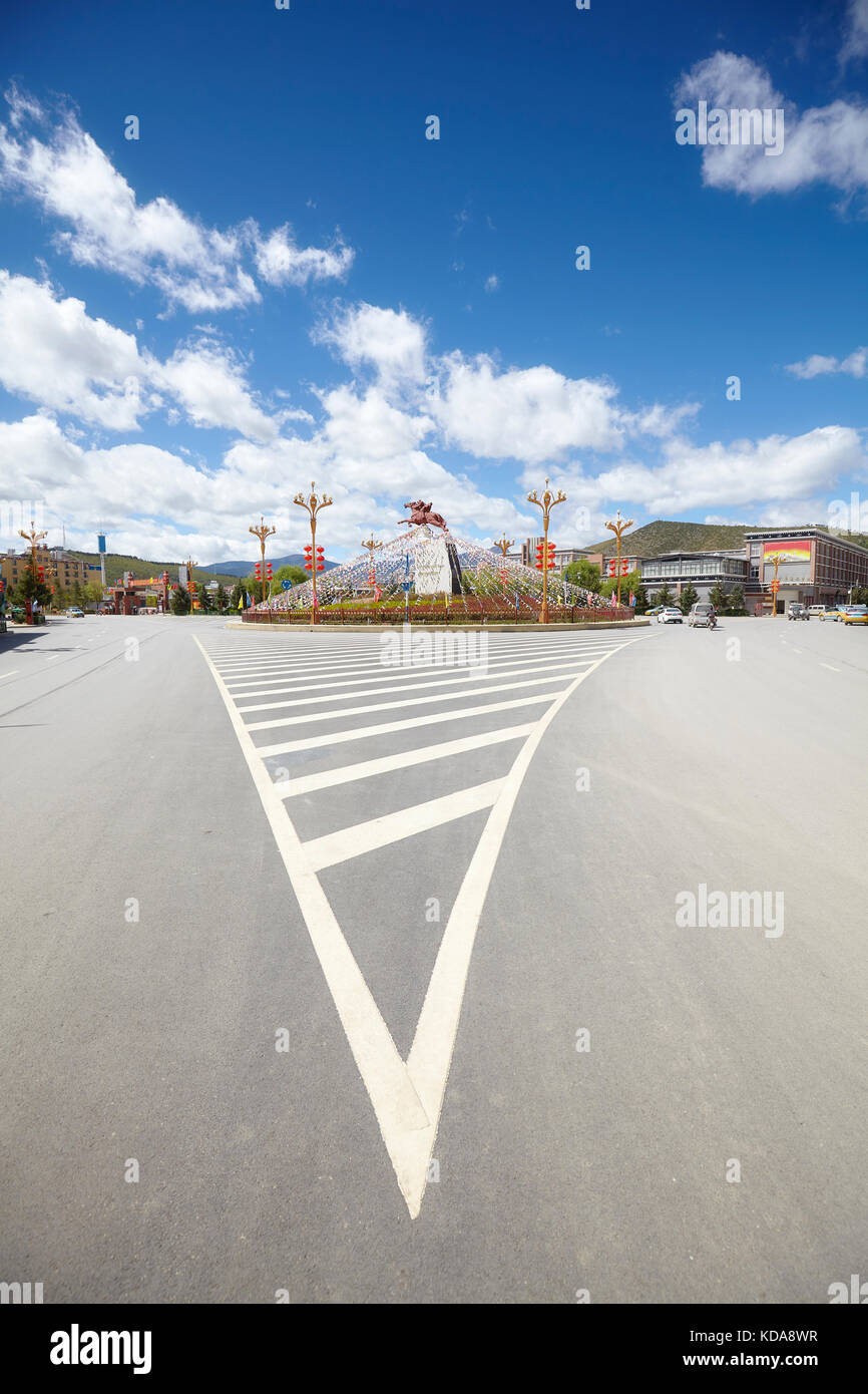 Strada di shangri la città, Yunnan in Cina. Foto Stock