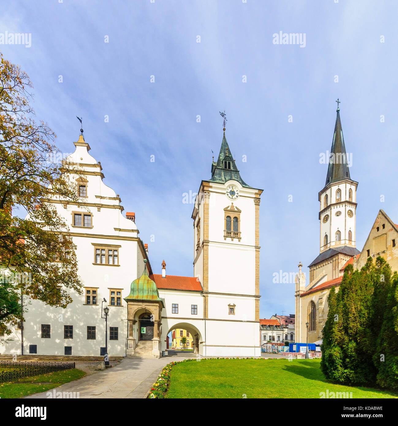 Vista della piazza principale e st. James chiesa in levoca, Slovacchia Foto Stock