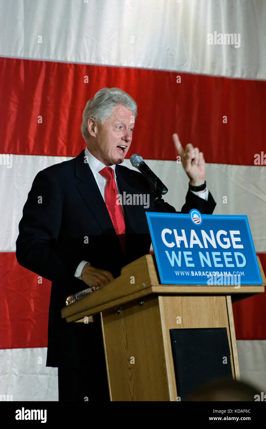 L'ex presidente William Jefferson Clinton parla ad un raduno per allora candidato Obama alla Virginia Commonwealth University a Richmond, Virginia. Foto Stock