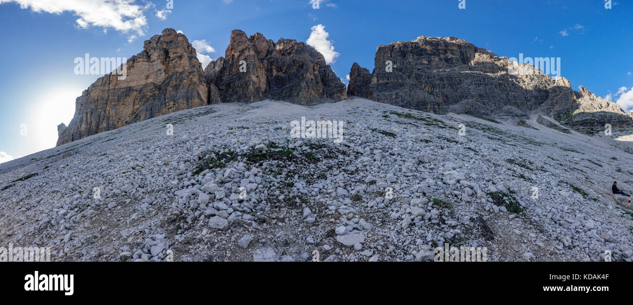 Enorme vista prospettica delle tre cime di lavaredo Foto Stock