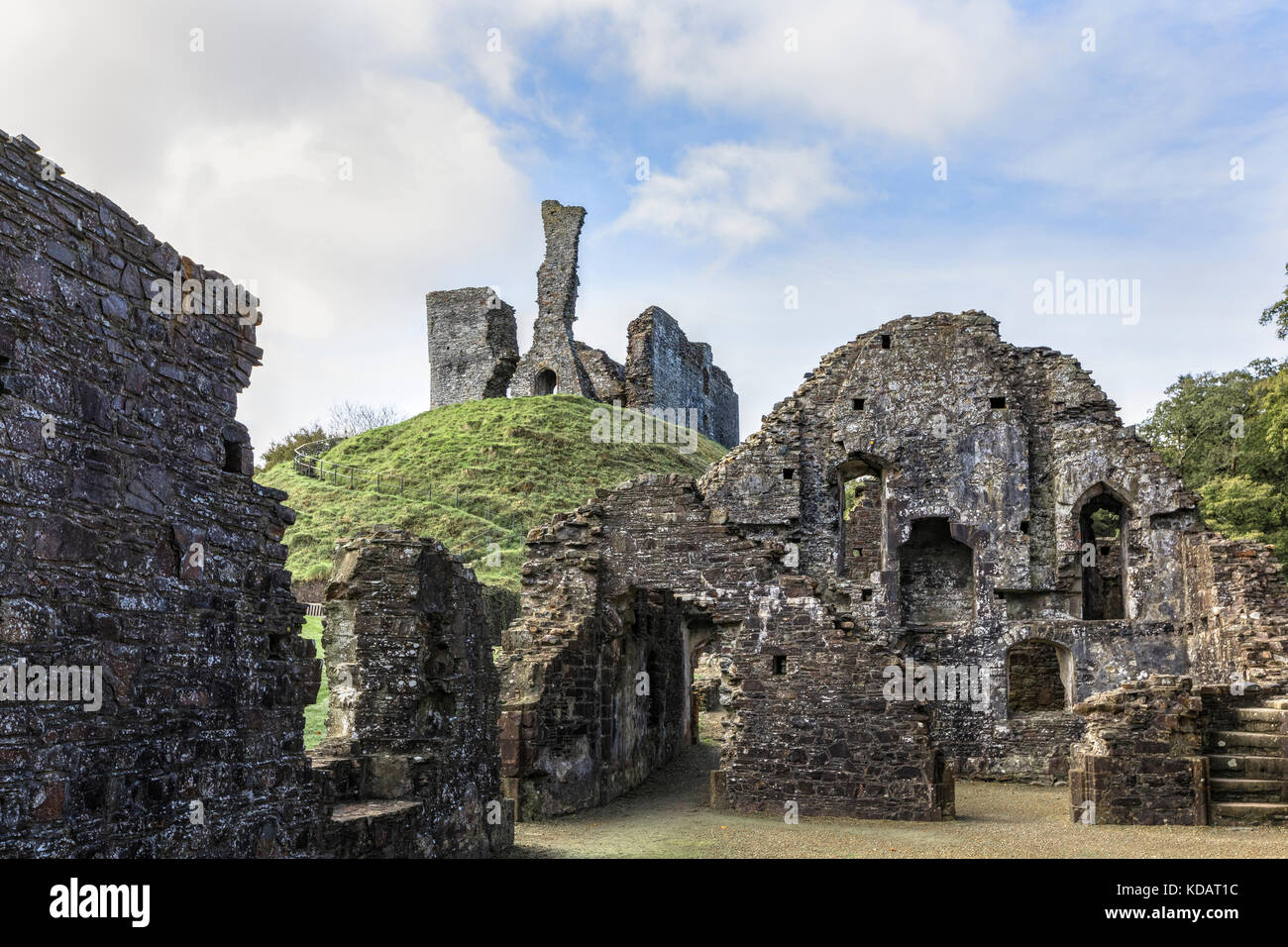 Castello di Okehampton, Dartmoor, Devon, Inghilterra, Regno Unito Foto Stock