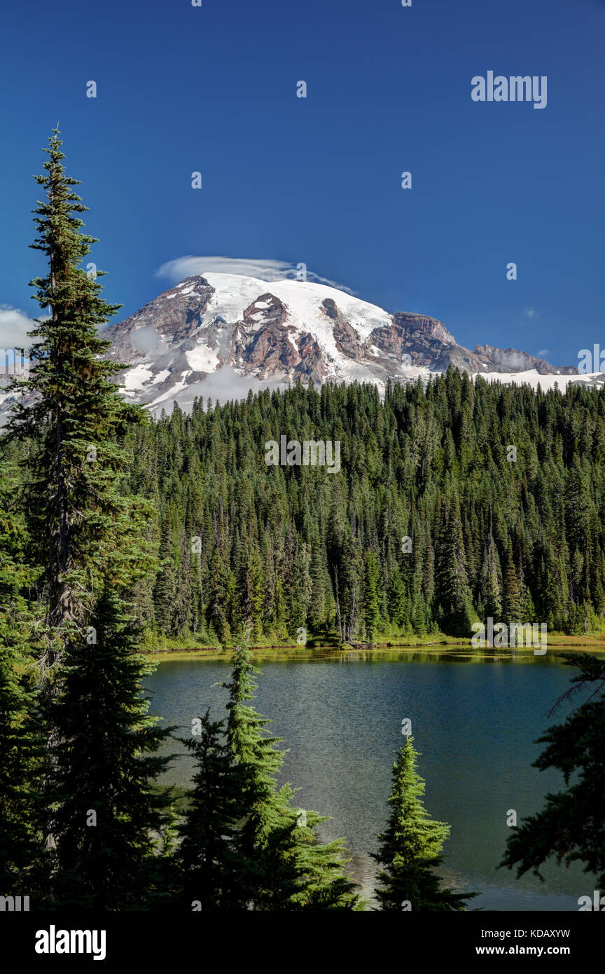 Lago Reflection, Mount Rainier National Park, Washington, Stati Uniti Foto Stock
