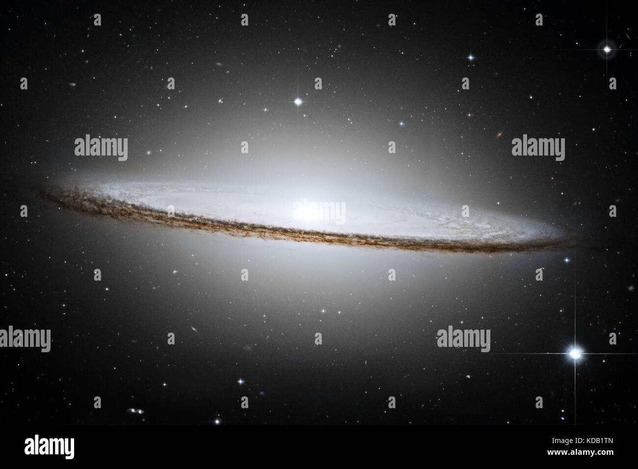 Sombrero Galaxy (M104) nella costellazione della Vergine, gli elementi di questa immagine fornita dalla NASA Foto Stock