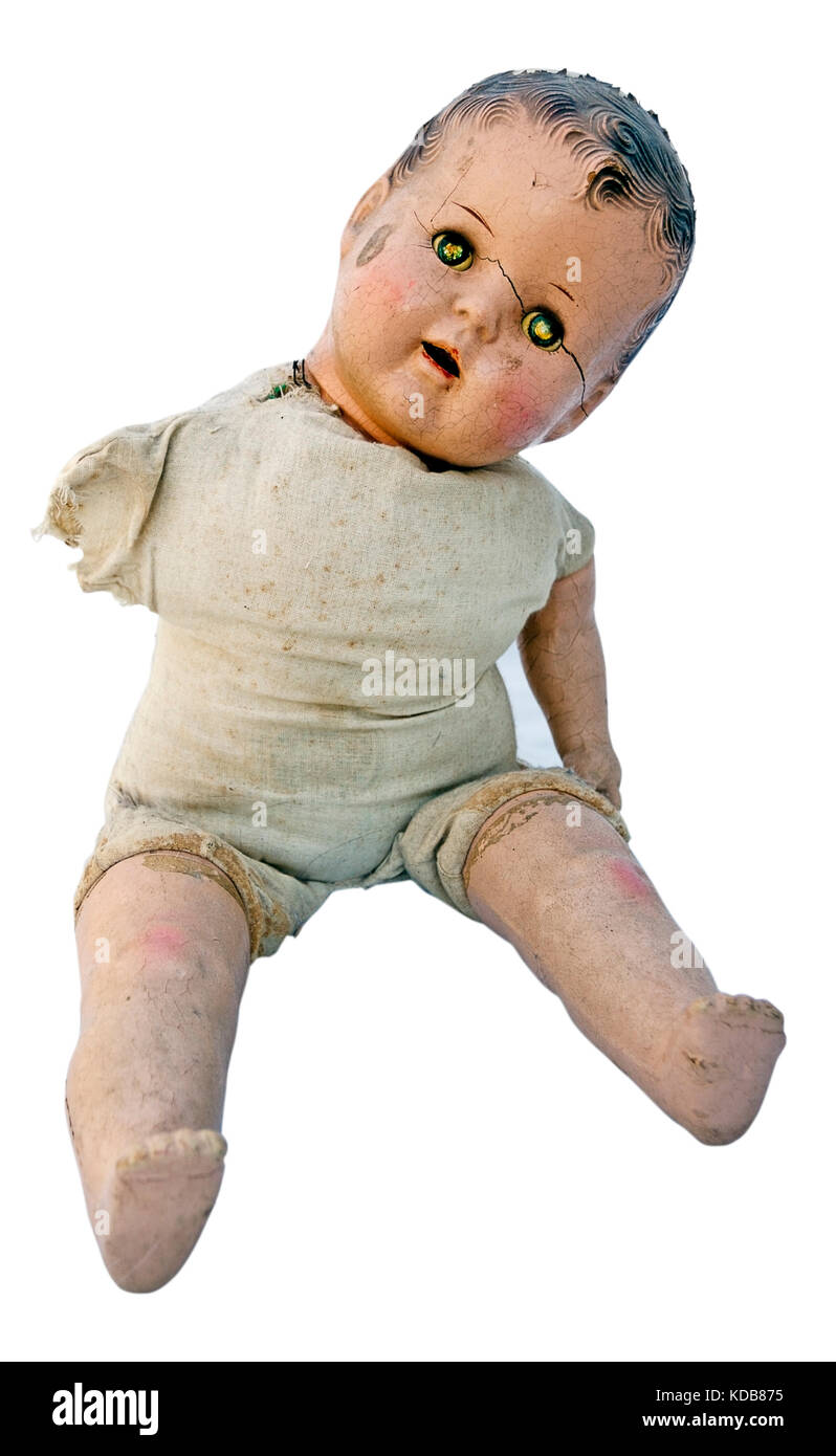 Scary spooky vintage baby doll. isolato. verticale. Foto Stock