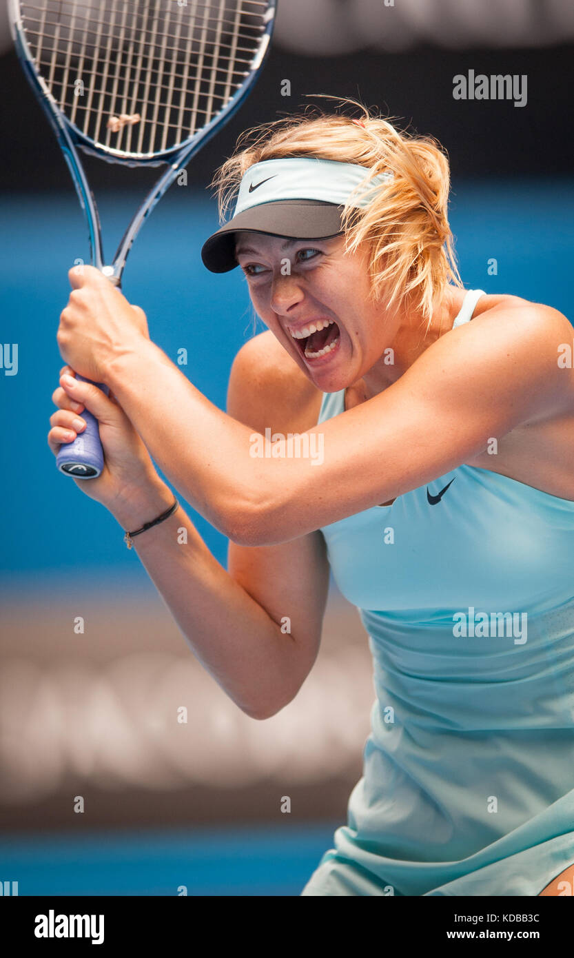 Maria Sharapova (RUS) è caduta a D. Cibulkova (SVK). Cibulkova ha raggiunto i suoi primi quarti di finale dell'Australian Open con una vittoria a sorpresa sul terzo Foto Stock