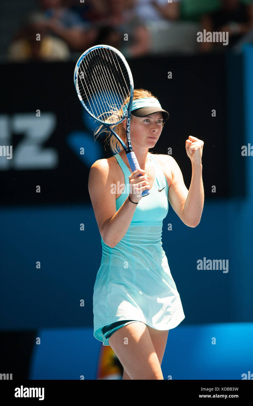Maria Sharapova (RUS) ha battuto in finale K. Knapp (ITA) 6-3, 4-6, 10-8 alla Rod Laver Arena di Melbourne nel giorno 4 degli Australian Open 2014. Foto Stock