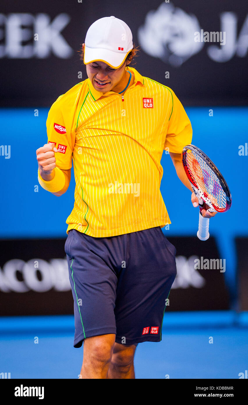 Kei Nishikori (JPN) ha presentato una forte sfida al numero uno seminato R. Nadal (ESP) nella divisione maschile singles nel giorno otto dell'Australian Open Foto Stock