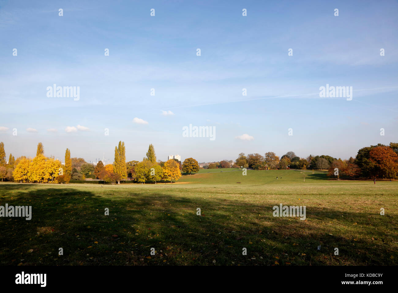 Vista in lontananza la città di Londra da Brockwell Park, London, Regno Unito Foto Stock