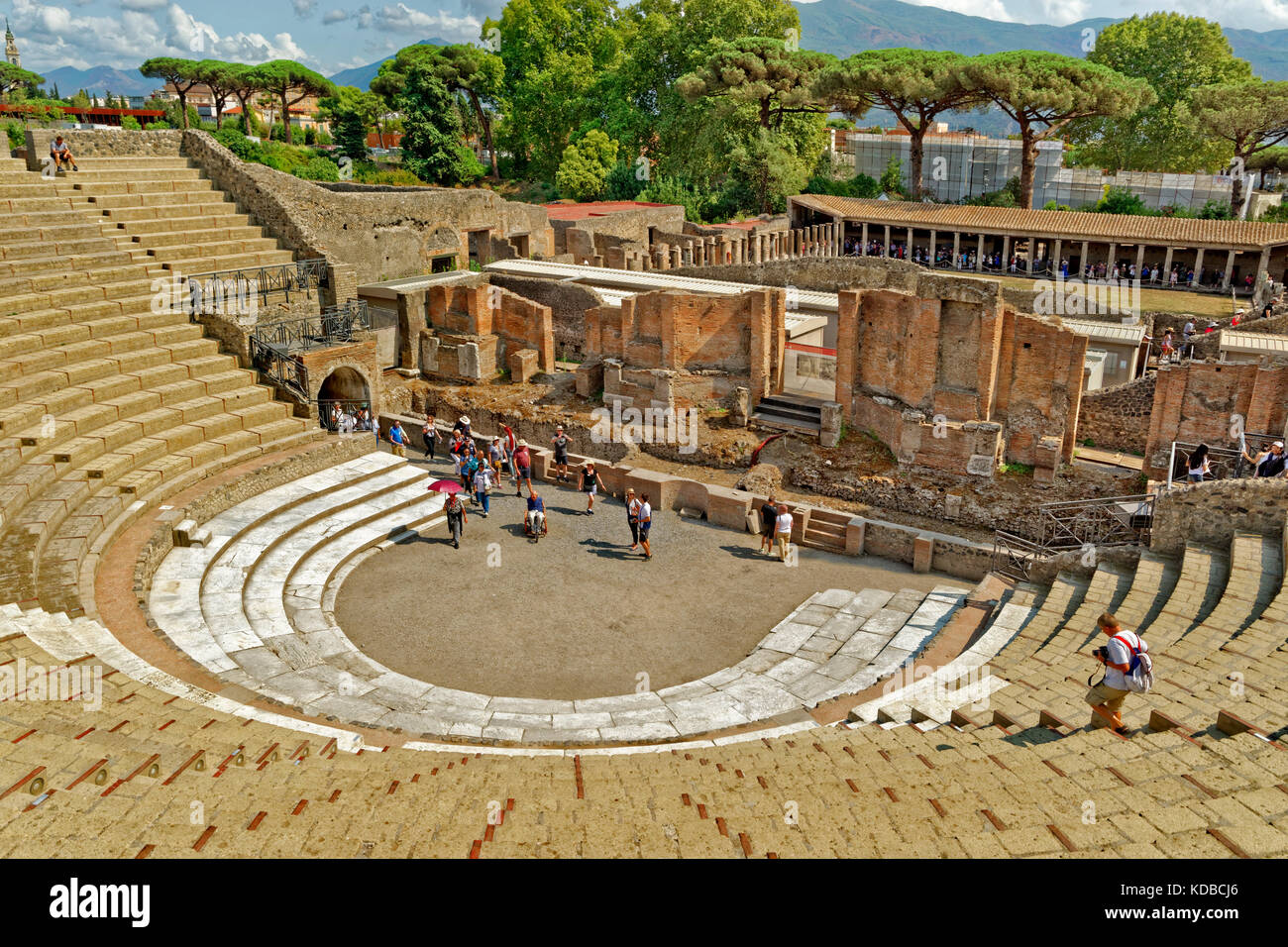 Grand Theatre presso le rovine di una città romana di Pompei a Pompei Scavi, vicino a Napoli, Italia. Foto Stock