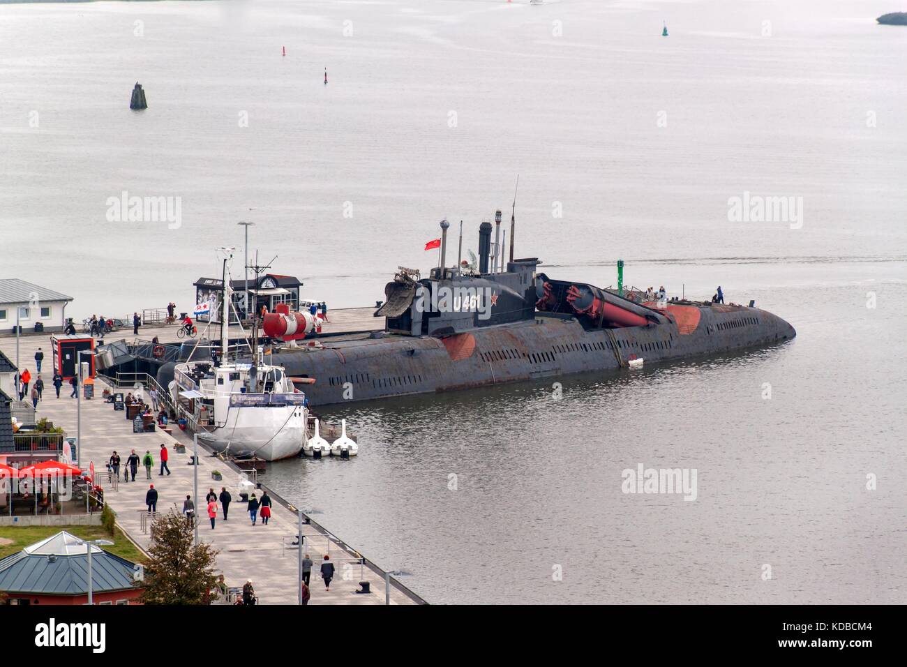 Peenemuende, Germania - 21 settembre 2017: convenzionalmente sottomarino U-461 dell'ex Baltic marina sovietica appartiene alla classe 651. Nella nato c Foto Stock