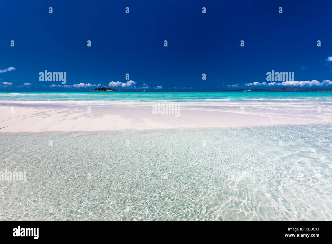 Incredibile famosa whitehaven beach nelle isole Whitsunday, Queensland, Australia Foto Stock