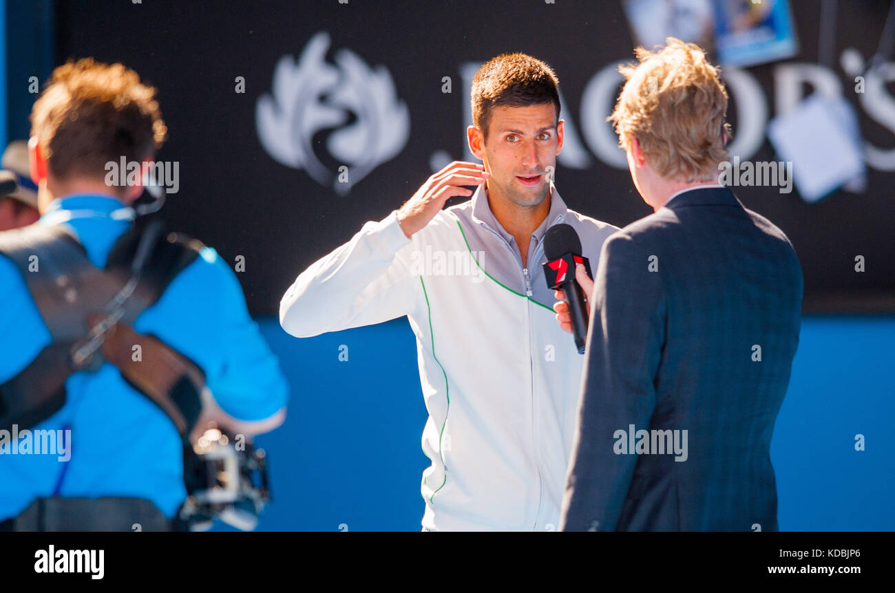 Novak Djokovic(SRB) fronte italiano di tennis bad boy f. fognini nel giorno sette del 2014 Australian Open a Melbourne. djokovic ha vinto oltre fognini 3-6, 0-6, Foto Stock