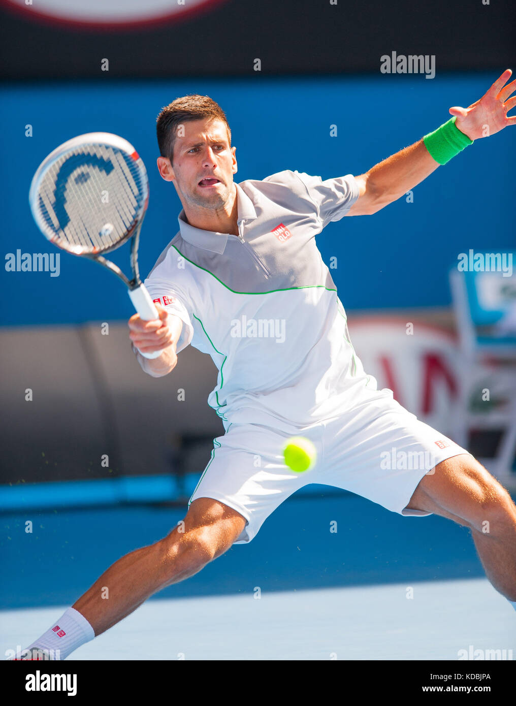 Novak Djokovic(SRB) fronte italiano di tennis bad boy f. fognini nel giorno sette del 2014 Australian Open a Melbourne. djokovic ha vinto oltre fognini 3-6, 0-6, Foto Stock