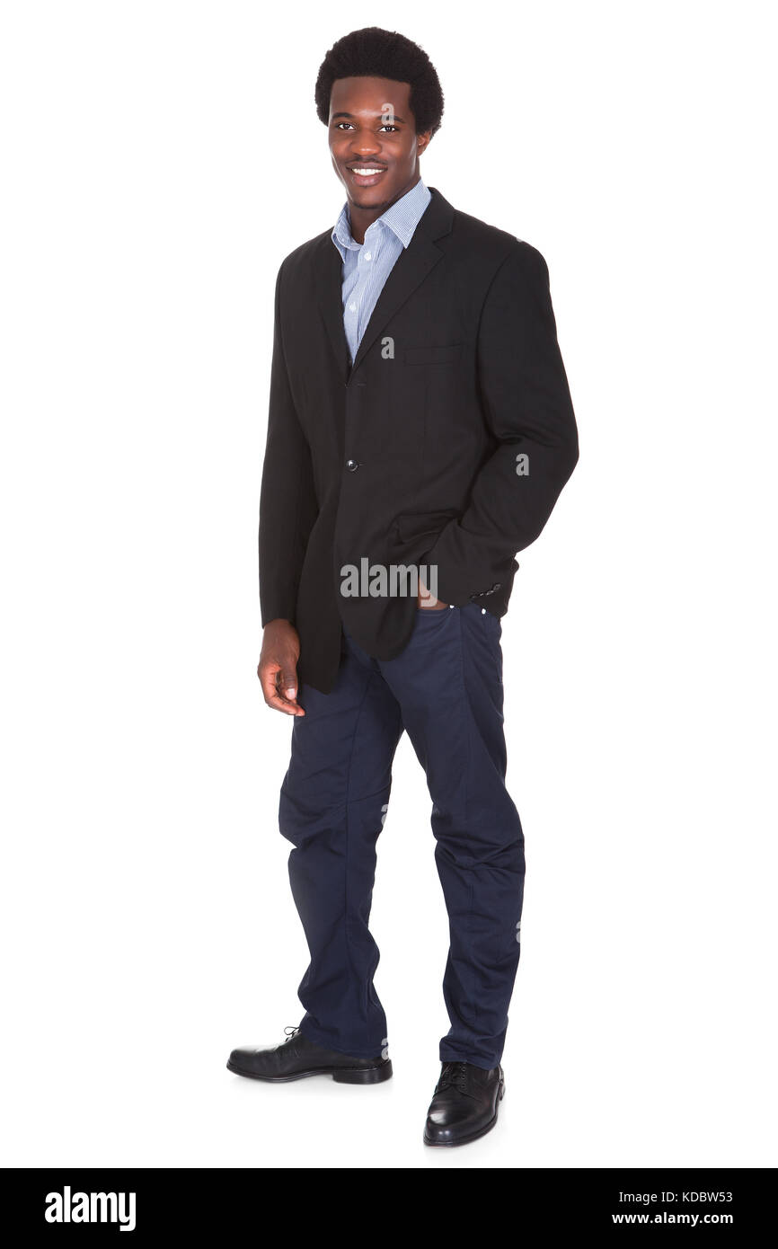 Ritratto di un giovane imprenditore con la mano in tasca Foto Stock
