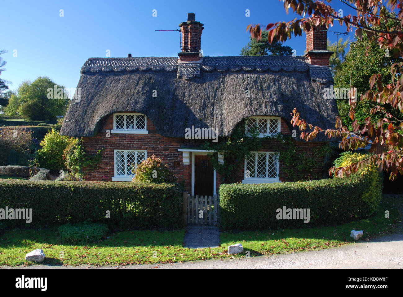 Cottage con tetto in paglia in osmaston derbyshire Foto Stock
