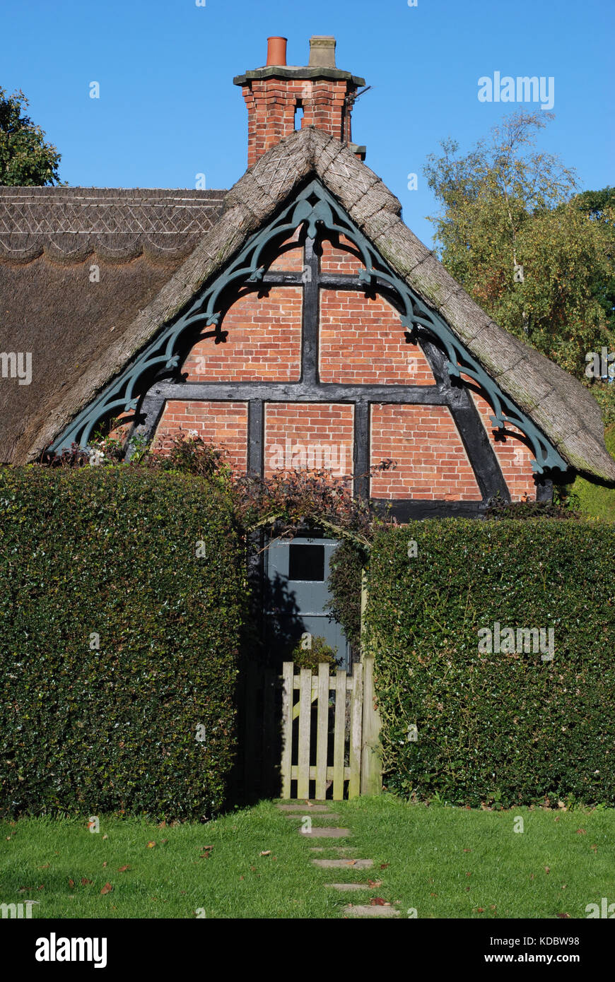 Cottage con tetto in paglia in osmaston derbyshire Foto Stock
