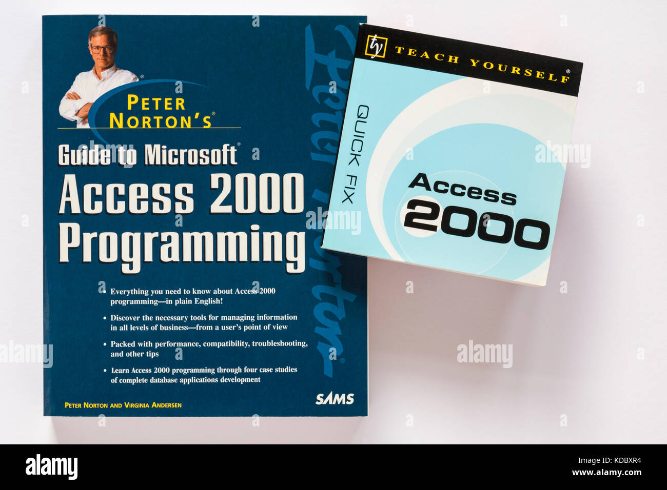 Peter Norton per la Guida di Microsoft Access 2000 Programmazione e teach yourself quick fix access 2000 libri su sfondo bianco Foto Stock