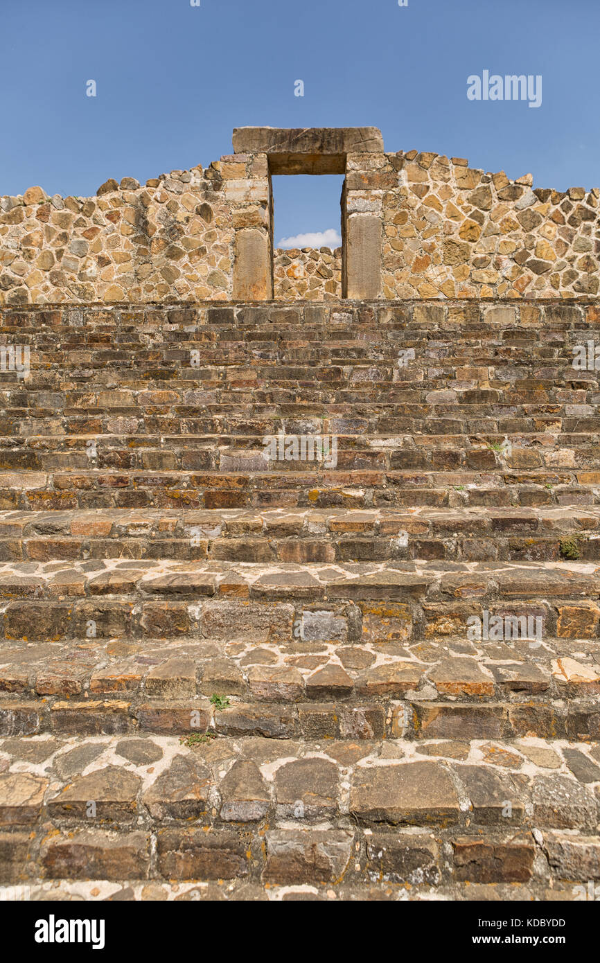 Monte Alban è un grande pre-colombiano zapoteco sito archeologico in area xoxocotlan di Oaxaca messico Foto Stock