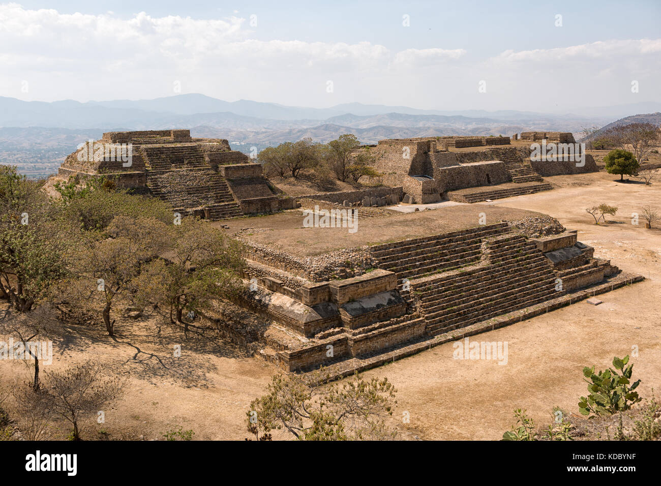 Monte Alban è un grande pre-colombiano zapoteco sito archeologico in area xoxocotlan di Oaxaca messico Foto Stock