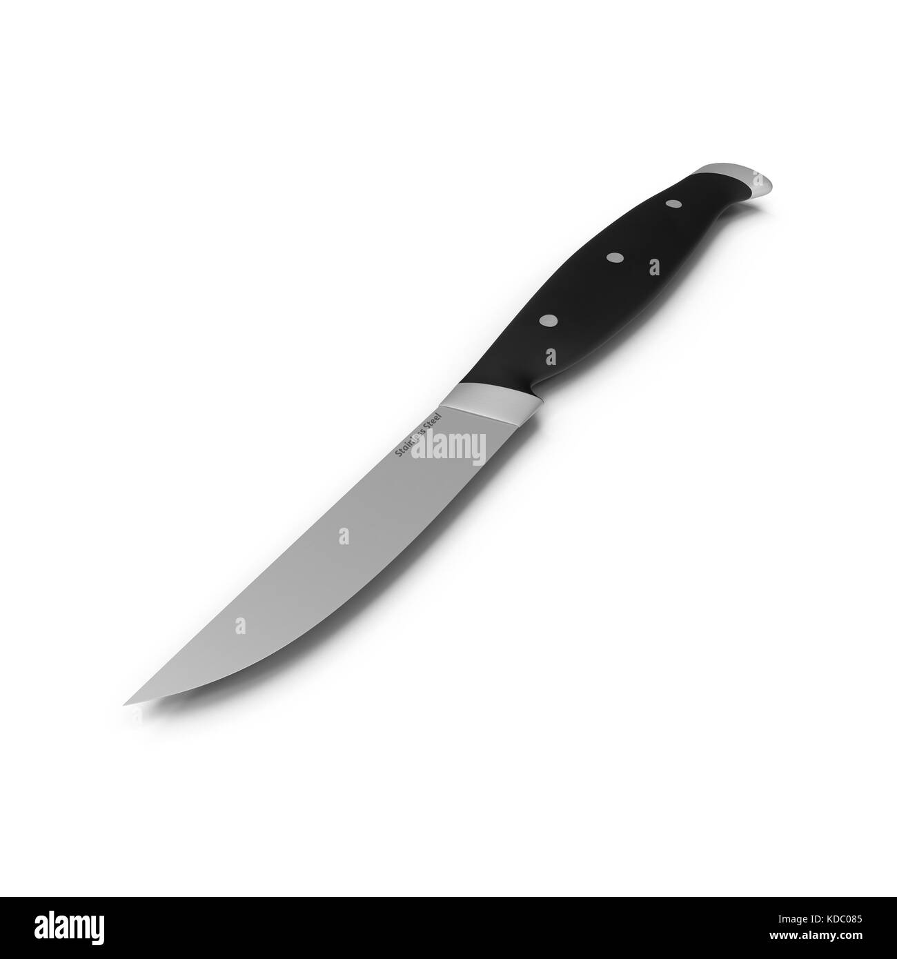 Coltello da bistecca, con impugnatura nera, isolato su bianco Foto Stock