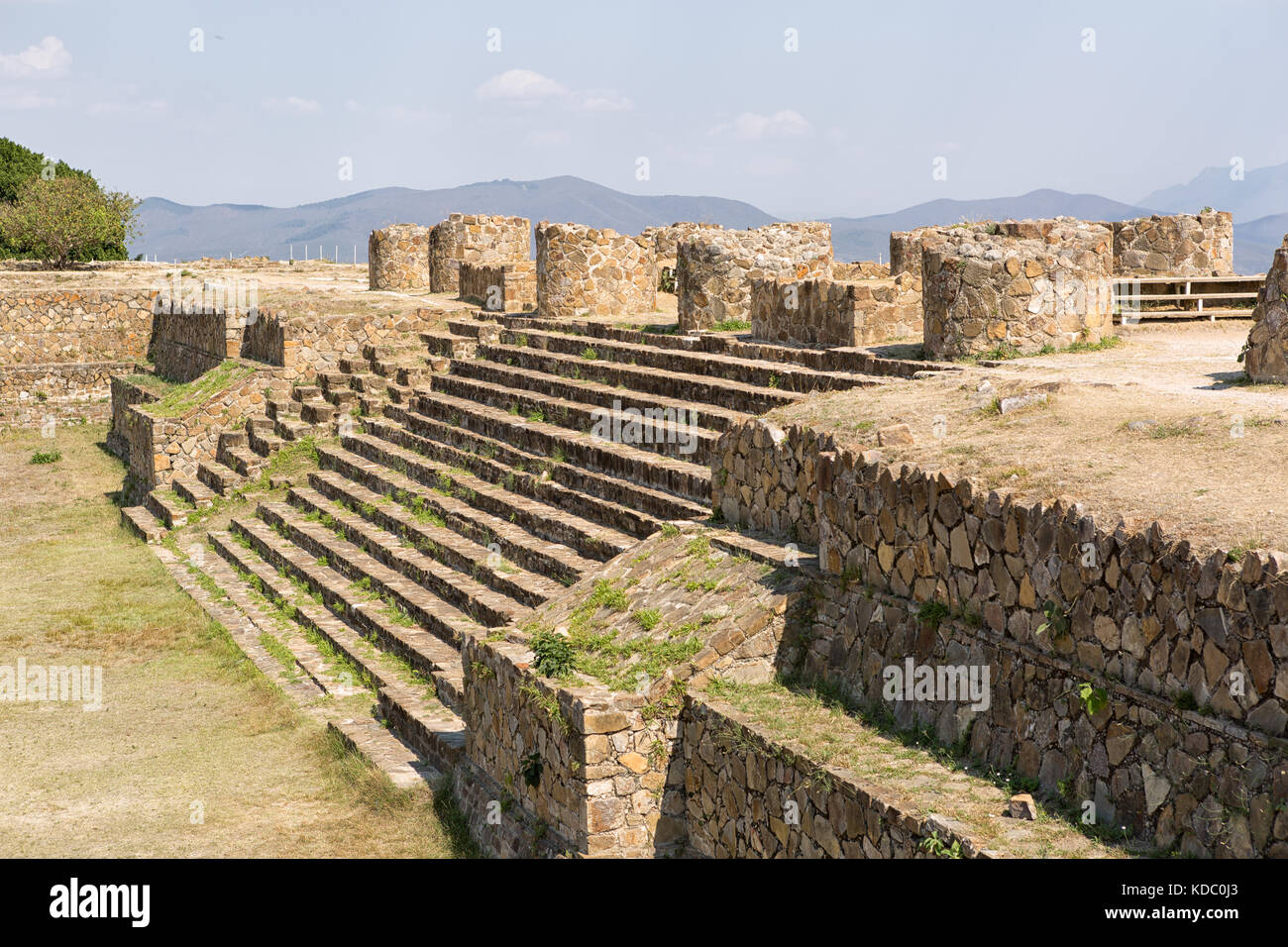 Monte Alban è un grande pre-Colombiano zapoteco sito archeologico in area Xoxocotlan di Oaxaca Messico Foto Stock