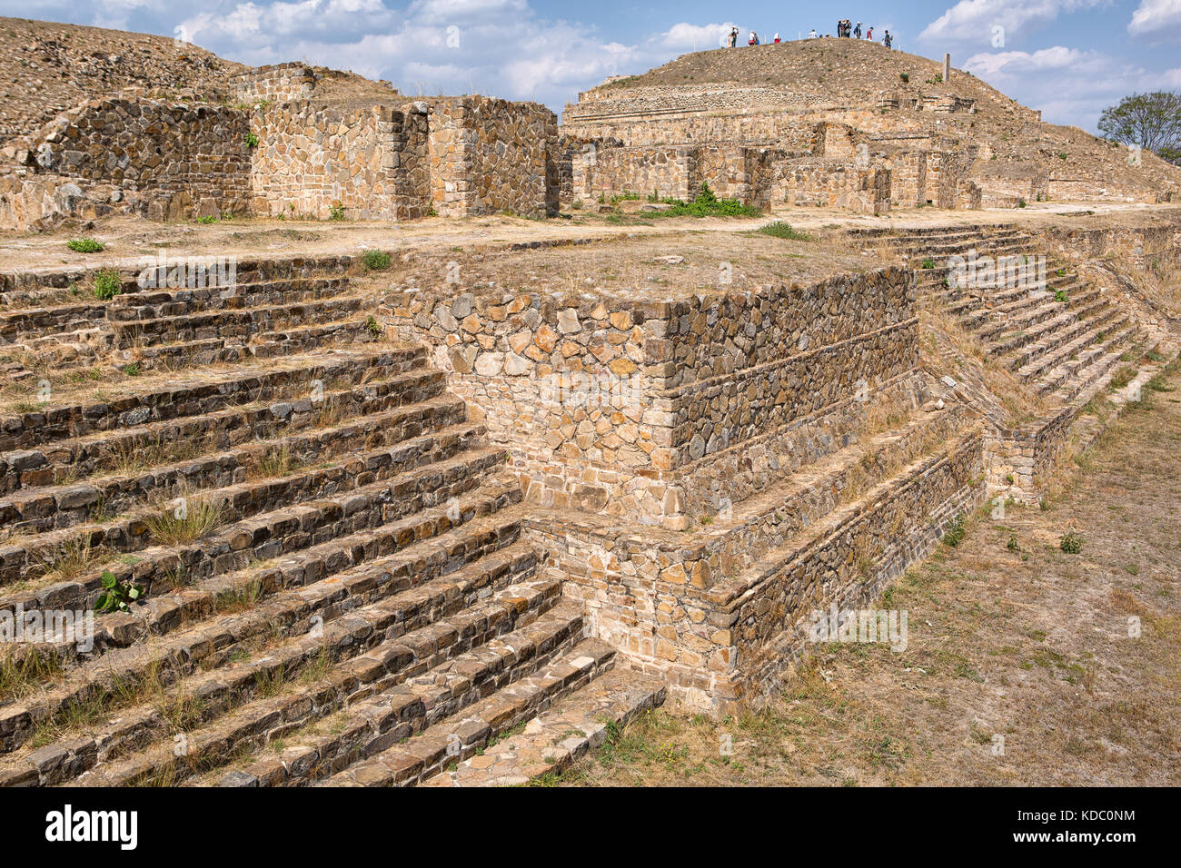 Monte Alban è un grande pre-colombiano zapoteco sito archeologico in area xoxocotlan di Oaxaca messico Foto Stock