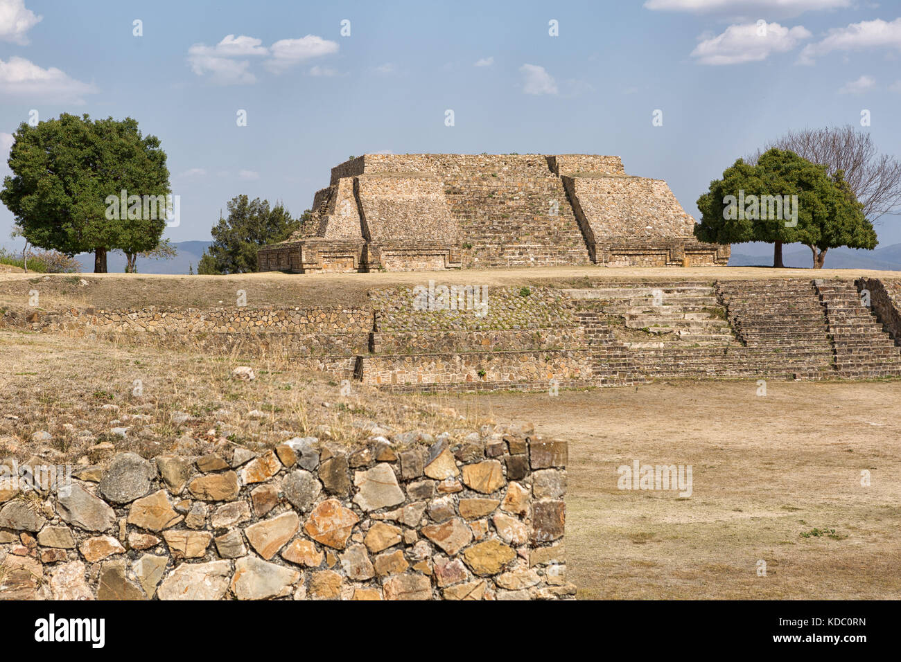 Monte Alban è un grande pre-colombiano zapoteco sito archeologico in area xoxocotlan di Oaxaca messico Foto Stock