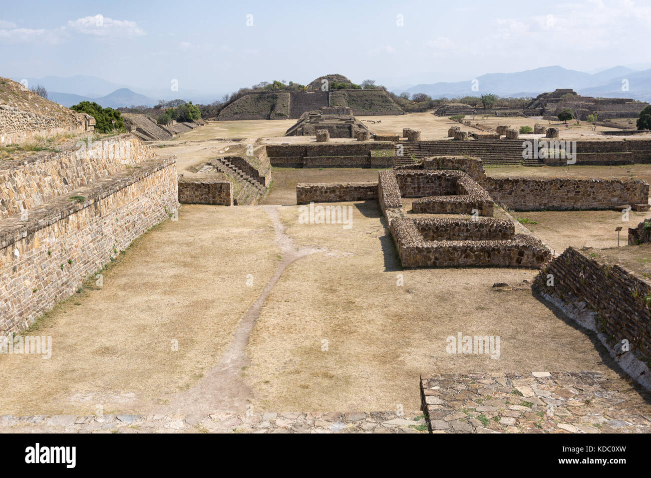 Monte Alban è un grande pre-colombiano zapoteco sito archeologico in area xoxocotlan di Oaxaca messico Foto Stock