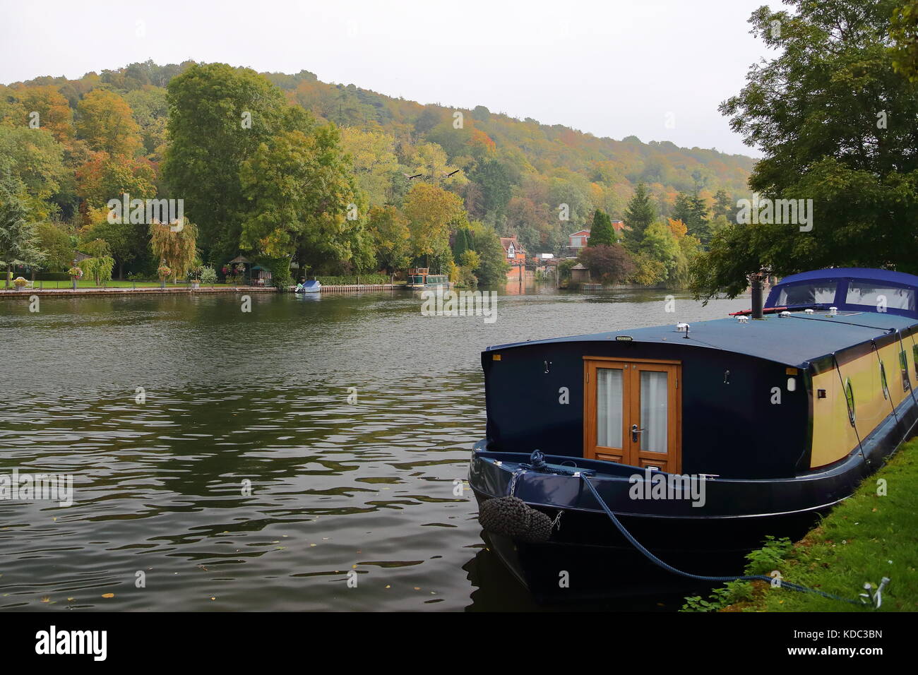 Il tranquillo fiume a Henley-on-Thames, Oxfordshire, Regno Unito Foto Stock