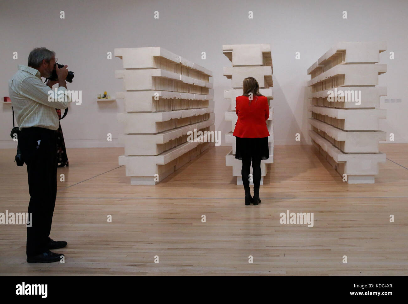 Una delle principali artiste della sua generazione, la mostra rivela la straordinaria ampiezza della carriera di Rachel Whiteread nel corso di tre decenni. Dalle quattro prime sculture mostrate nella sua prima mostra personale nel 1988 alle opere realizzate quest'anno in particolare per Tate Britain. Rachel Whiteread è a Tate Britain dal 12 settembre 2017 al 21 gennaio 2018. Dove: Londra, Regno Unito quando: 11 settembre 2017 credito: Dinendra Haria/WENN.com Foto Stock