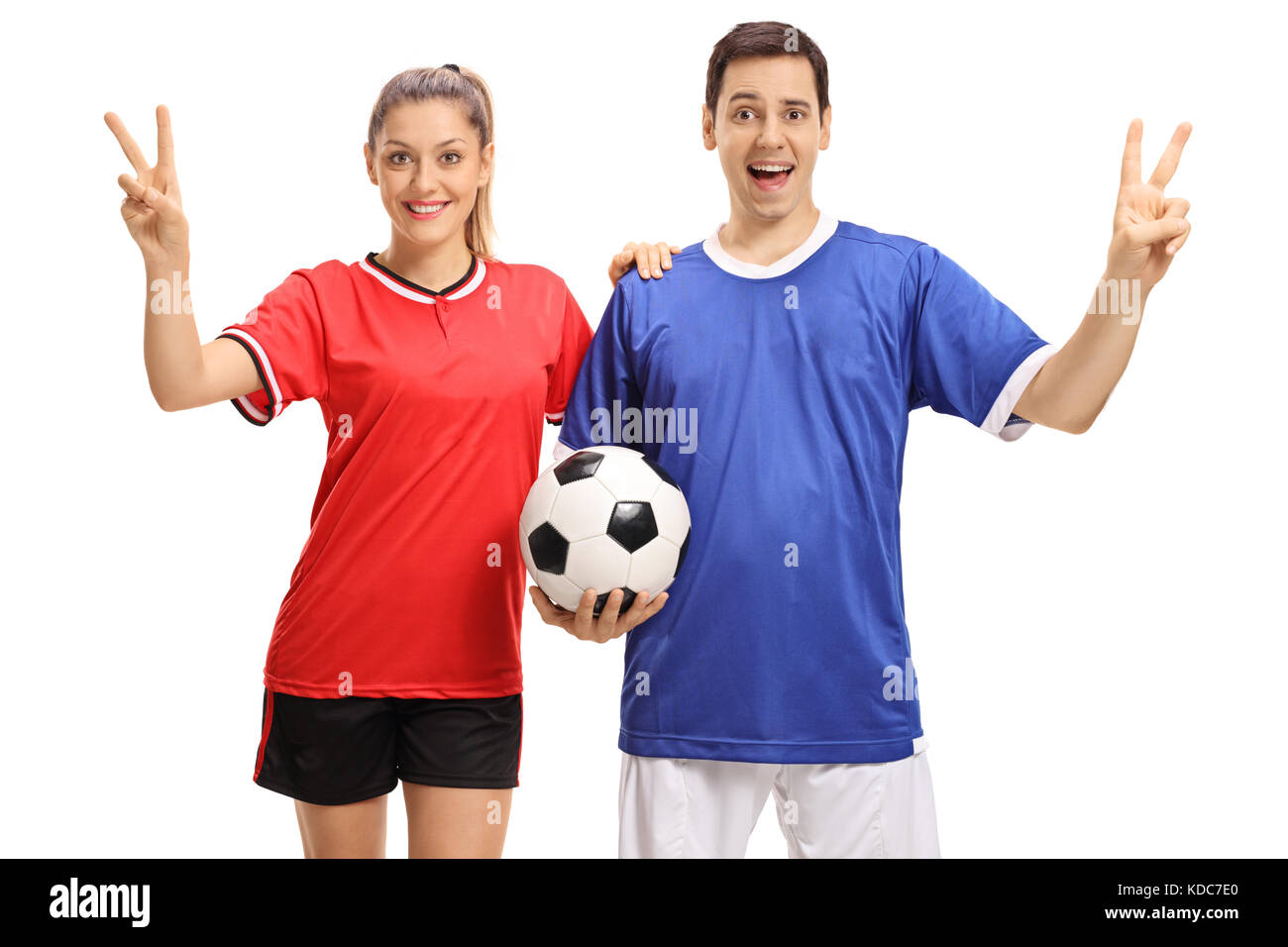 Femmina e un maschio di giocatore di calcio rendendo la vittoria segni isolati su sfondo bianco Foto Stock