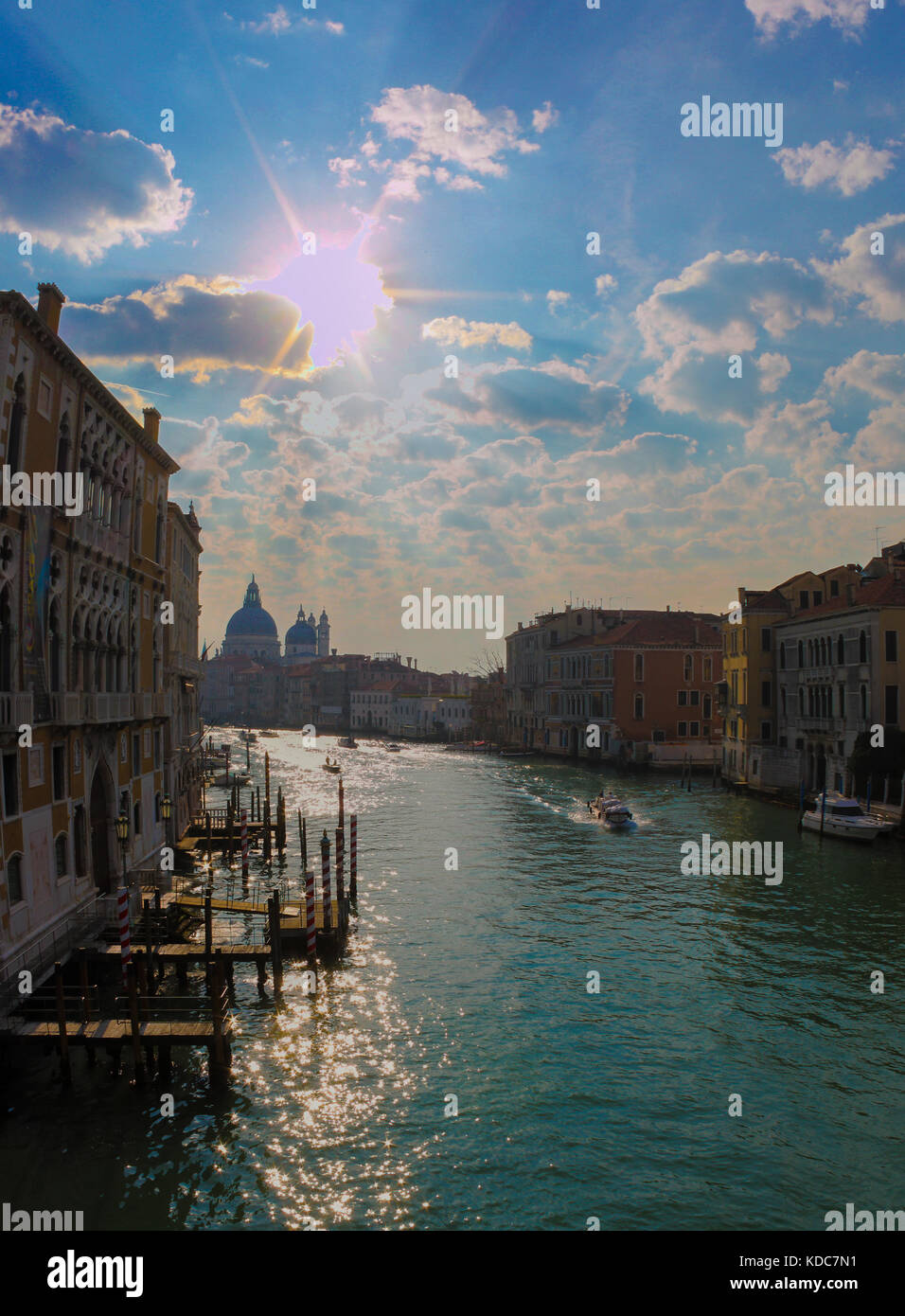 Titolo:Bright 'Canal Grande' - Venezia può offrire magnifiche landskape se visto nella luce di destra Foto Stock