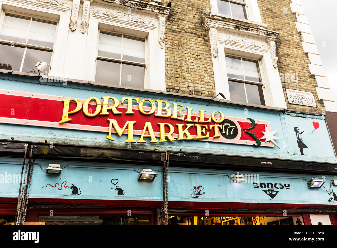 Il mercato di portobello shop front, Portobello Road Londra REGNO UNITO Inghilterra, Portobello Market shop Notting Hill Londra, Portobello Market shop segno, Portobello Foto Stock