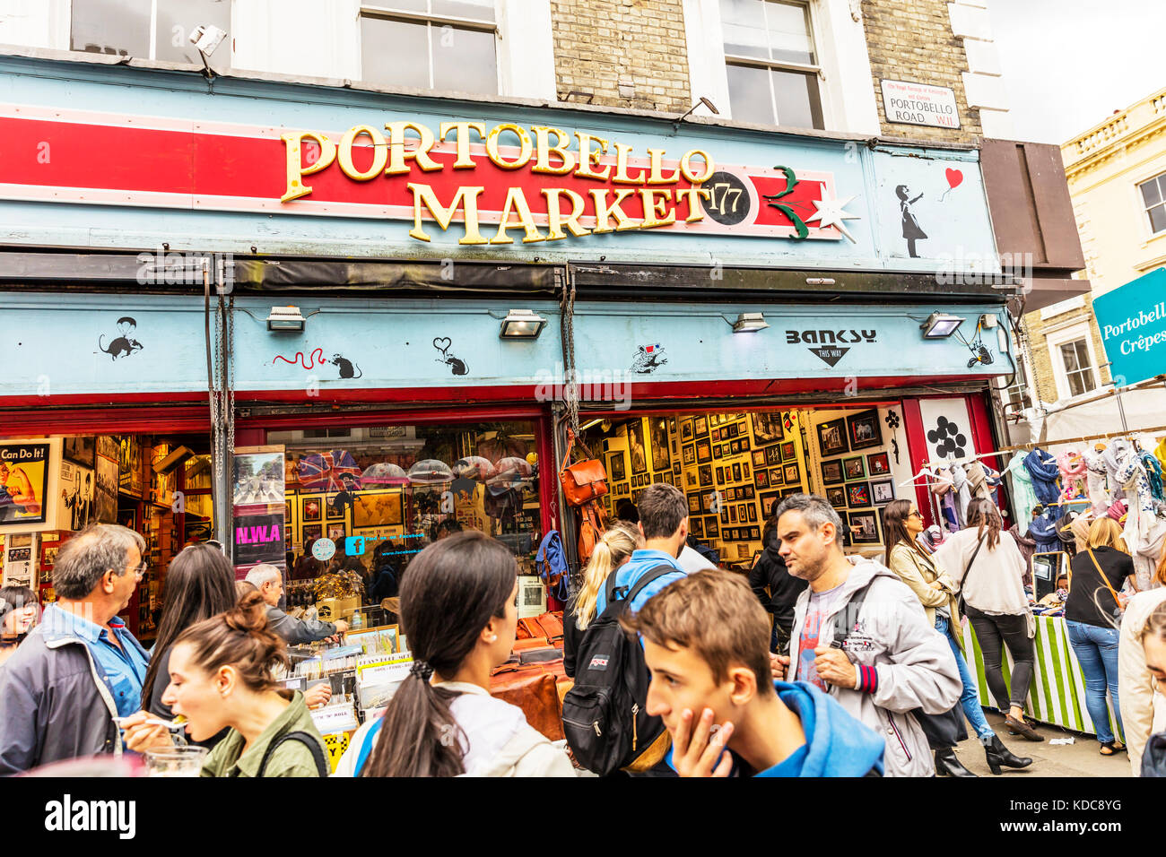 Il Mercato di Portobello shop front, Portobello Road Londra REGNO UNITO Inghilterra, Portobello Market shop Notting Hill Londra, Portobello Market shop segno, Portobello Foto Stock