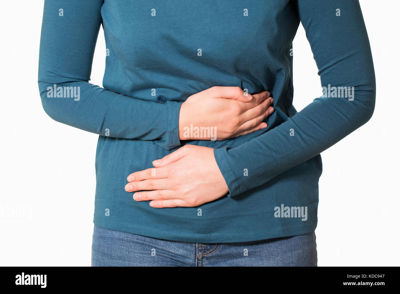 Ravvicinata di una donna che soffriva di dolori di stomaco Foto Stock