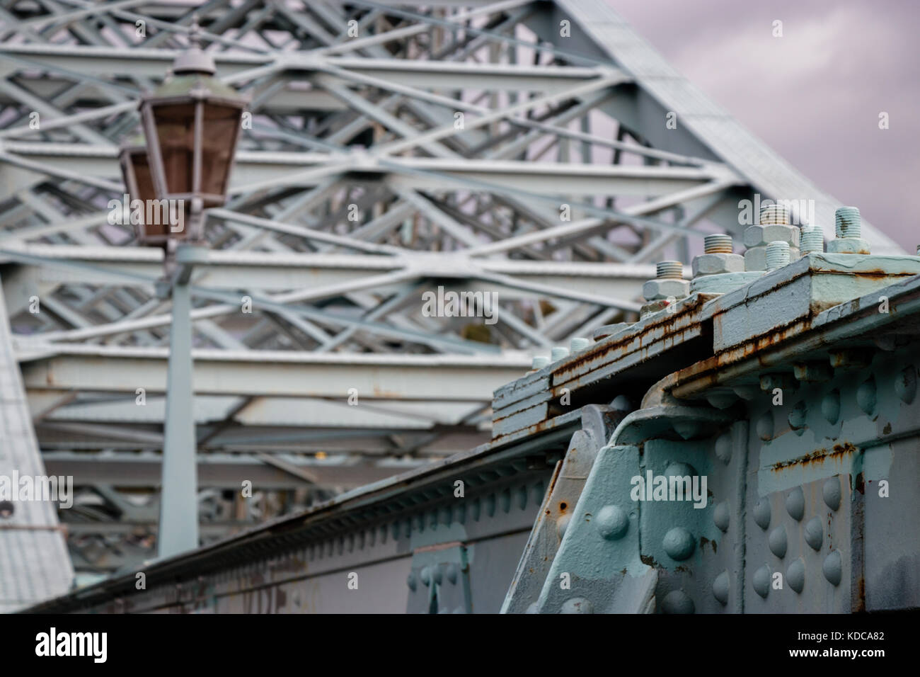 Ponte di loschwitz ( meraviglia blu, Blaues Wunder ) è un traliccio a sbalzo ponte sopra il fiume Elba a Dresda la capitale della Sassonia in Germania. mostra Foto Stock