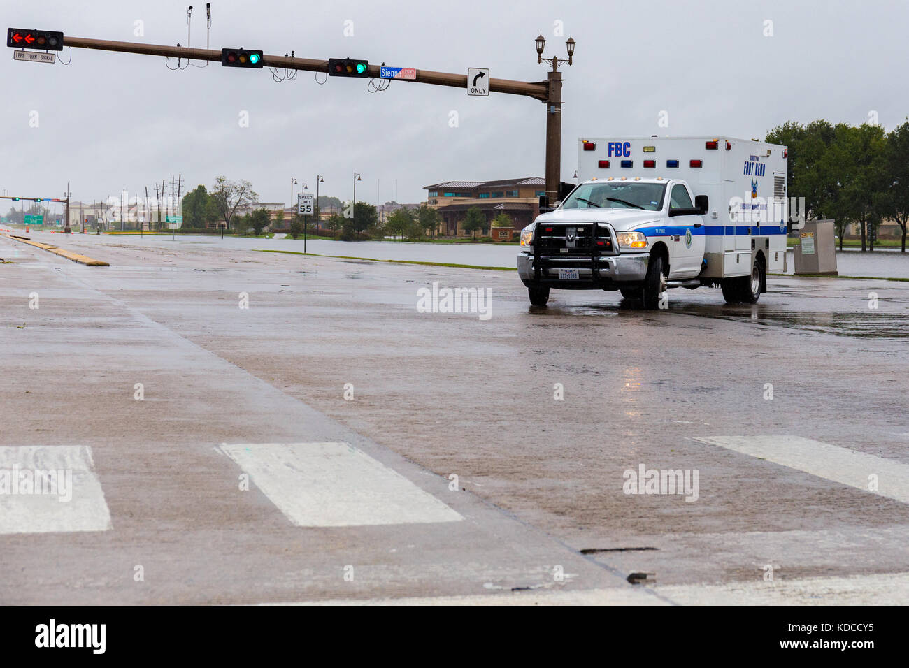 Texas guardia di frontiera, il servizio medico di emergenza e altre agenzie di Texas dispiegato per zona di Houston per missioni di salvataggio Foto Stock