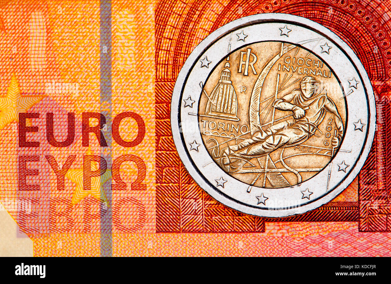 Moneta italiana da 2 Euro su una nota da 10 Euro: Olimpiadi invernali di Torino, Torino 2006 Foto Stock