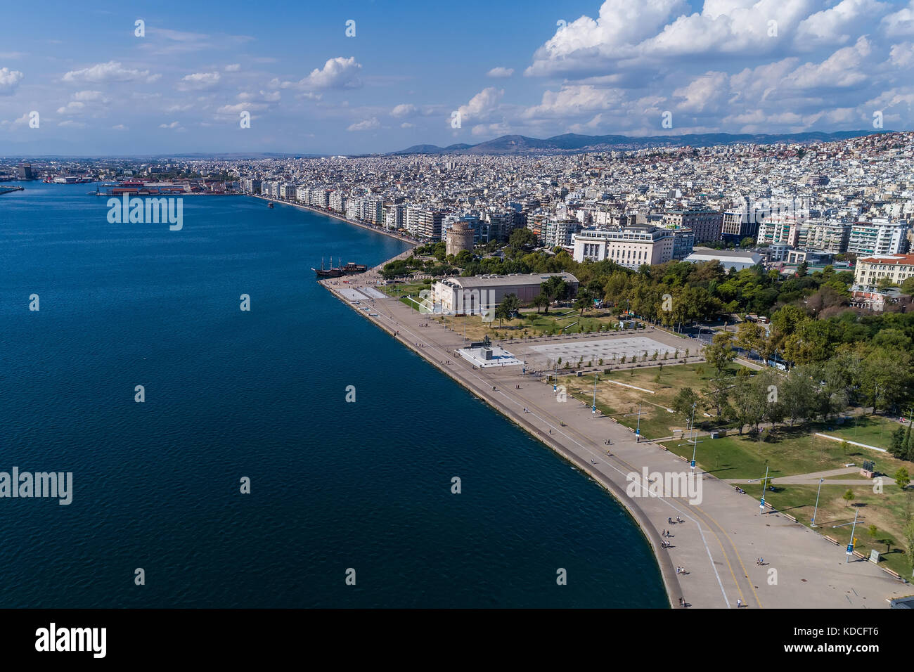 Vista aerea del nuovo parco e il lungomare della città di Salonicco, Grecia Foto Stock