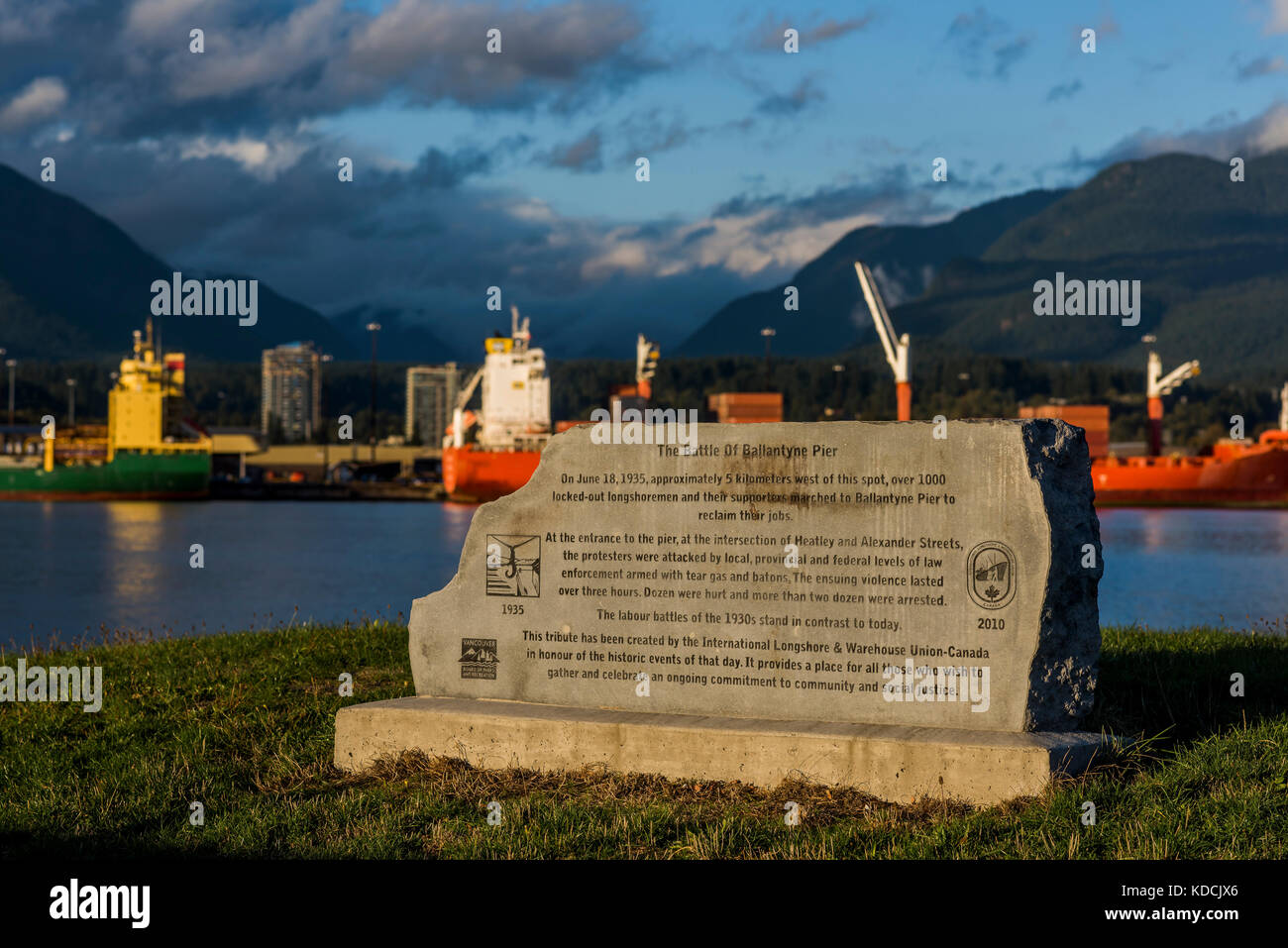 Battaglia di Ballantyne Pier lapide, New Brighton Park, Vancouver, British Columbia, Canada. Foto Stock