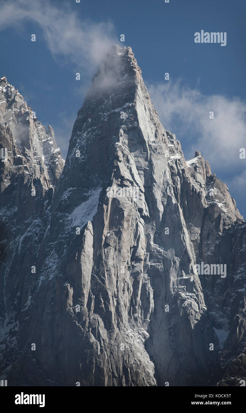 Pomeriggio di sole sulla parete ovest del dru da LES PRAZ, valle di Chamonix, Francia Foto Stock