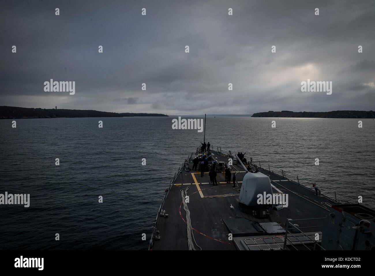 Il Arleigh Burke-class guidato-missile destroyer USS Oscar Austin (DDG 79) arriva a Brest, Francia, Foto Stock