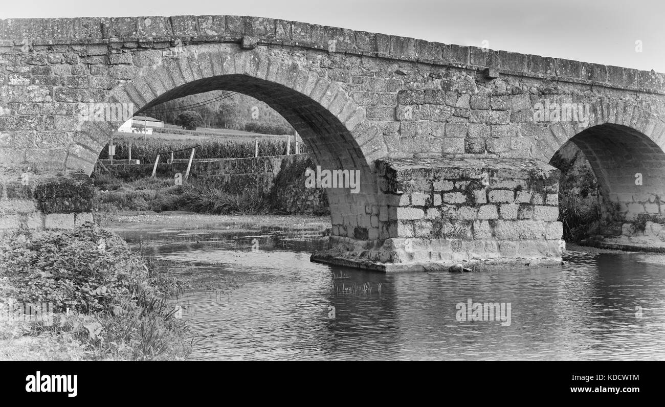 Ponte romano di Arcos, le attrazioni lungo il Camino de Santiago trail, Portogallo Foto Stock